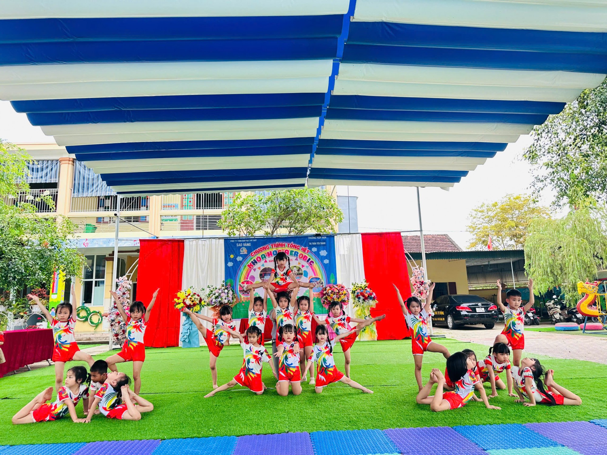 Các cháu 5 tuổi biểu diễn Aerobic